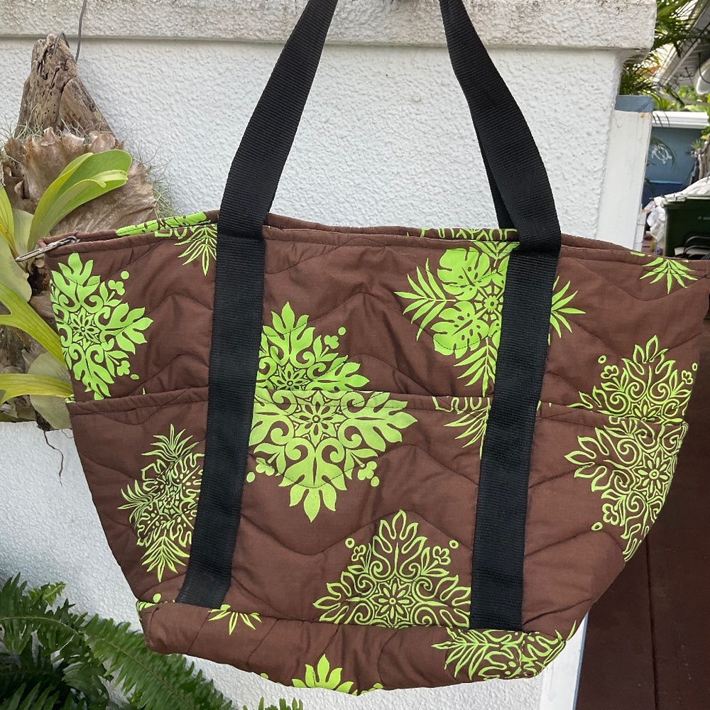 Lovely Lrg Hawaiian Quilted Zippered Tote Bag